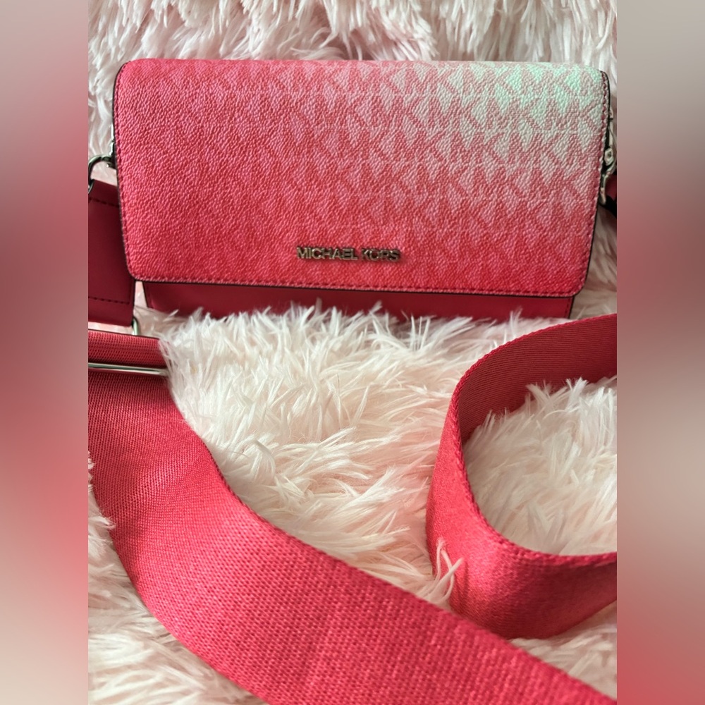 Michael Kors pink  jet set Crossbody large wallet, bag zip around hibiscus ombre